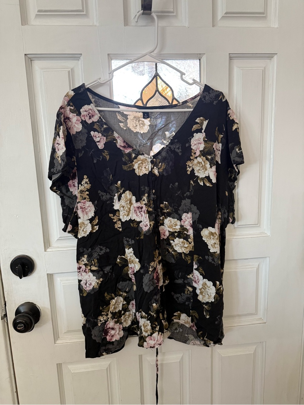 torrid 5X Black Floral V-Neck Flutter Sleeve Blouse